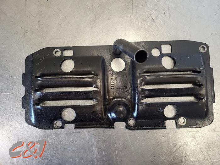 Usagé Couvercle carter Fiat Doblo Cargo (263) 1.3 D Multijet Prix € 15,75 Règlement à la marge proposé par C&J Bedrijfsauto's & Onderdelen