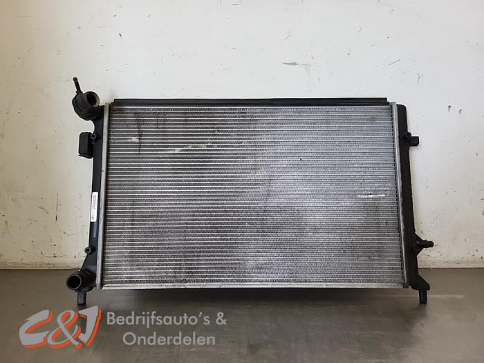Usagé Radiateur Volkswagen Caddy III (2KA,2KH,2CA,2CH) 2.0 SDI Prix € 21,00 Règlement à la marge proposé par C&J Bedrijfsauto's & Onderdelen