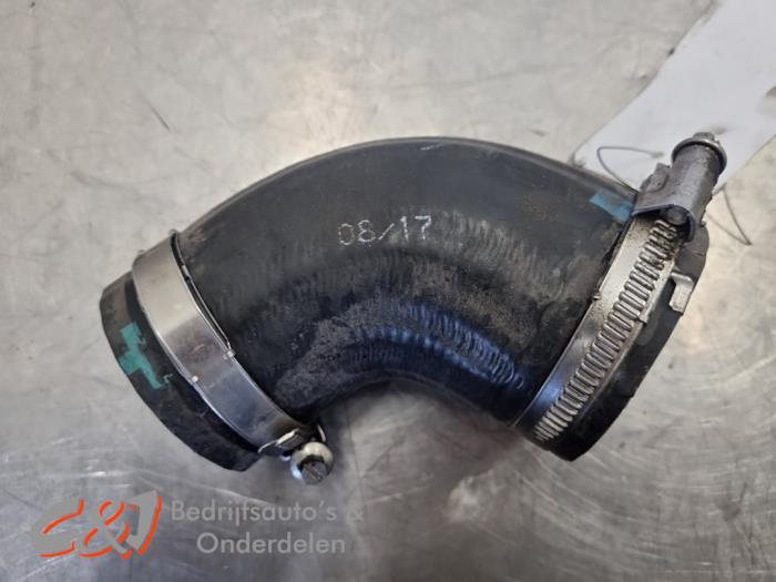 Gebrauchte Intercooler Schlauch Volkswagen Transporter T6 2.0 TDI 150 Preis € 18,38 Margenregelung angeboten von C&J Bedrijfsauto's & Onderdelen