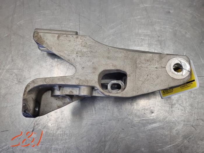 Used Engine mount Volkswagen Transporter T6 2.0 TDI 150 Price € 15,75 Margin scheme offered by C&J Bedrijfsauto's & Onderdelen