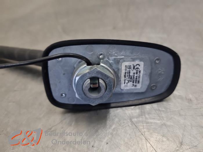 Bat anteny z Opel Combo Cargo 1.6 CDTI 75 2019