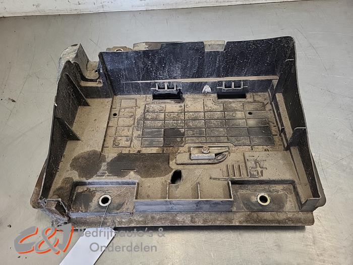 Begagnade Batterilåda Renault Master III (MA/MB/MC/MD/MH/MF/MG/MH) 2.3 dCi 16V Pris € 31,50 Marginaltabell erbjuds av C&J Bedrijfsauto's & Onderdelen