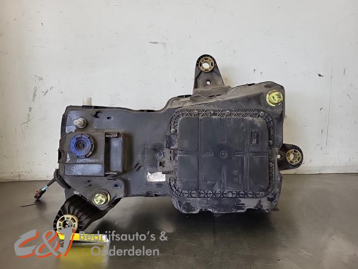 Gebrauchte Adblue Tank Opel Combo Cargo 1.6 CDTI 75 Preis € 262,50 Margenregelung angeboten von C&J Bedrijfsauto's & Onderdelen