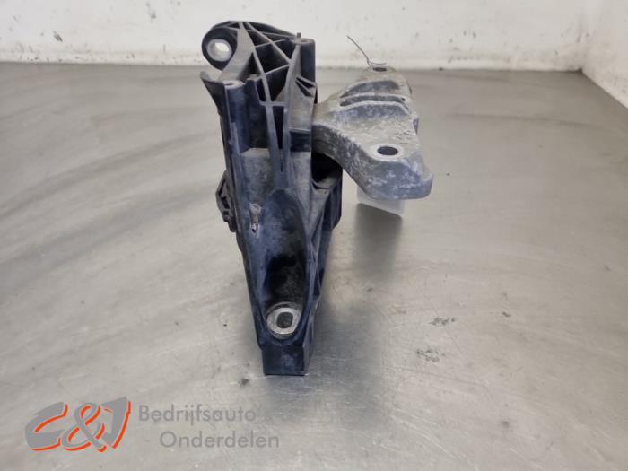 Used Engine mount Opel Combo Cargo 1.6 CDTI 75 Price € 15,75 Margin scheme offered by C&J Bedrijfsauto's & Onderdelen