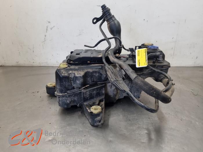Gebrauchte Adblue Tank Opel Combo Cargo 1.6 CDTI 75 Preis € 194,25 Margenregelung angeboten von C&J Bedrijfsauto's & Onderdelen