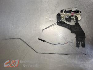 Gebrauchte Türschlossmechanik 4-türig links hinten Dodge 1500 Standard Cab (DS) 5.7 Hemi V8 4x4 Preis € 52,50 Margenregelung angeboten von C&J Bedrijfsauto's & Onderdelen