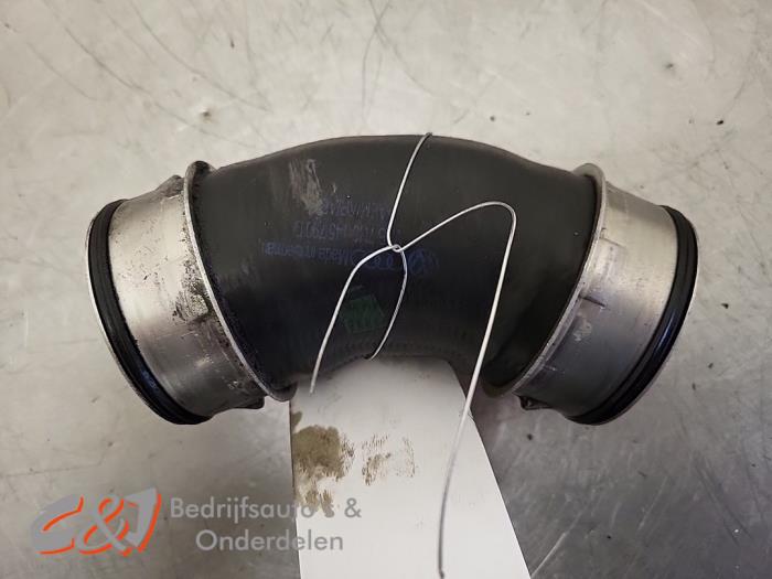 Gebrauchte Intercooler Schlauch Volkswagen Transporter T5 1.9 TDi Preis € 10,50 Margenregelung angeboten von C&J Bedrijfsauto's & Onderdelen