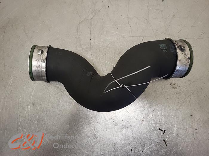 Gebrauchte Intercooler Schlauch Volkswagen Transporter T5 1.9 TDi Preis € 10,50 Margenregelung angeboten von C&J Bedrijfsauto's & Onderdelen