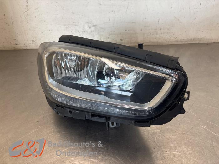 Używane Reflektor prawy Mercedes Citan (420.6) 1.5 110 CDI Cena € 288,75 Procedura marży oferowane przez C&J Bedrijfsauto's & Onderdelen