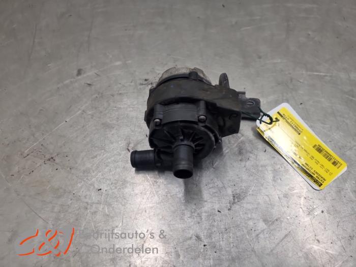 Begagnade Extra vattenpump Mercedes Citan (420.6) 1.5 110 CDI Pris € 68,25 Marginaltabell erbjuds av C&J Bedrijfsauto's & Onderdelen