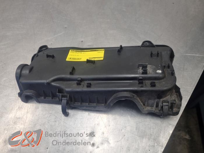 Used Engine cover Nissan NV 400 2.3 dCi 170 16V Price € 21,00 Margin scheme offered by C&J Bedrijfsauto's & Onderdelen