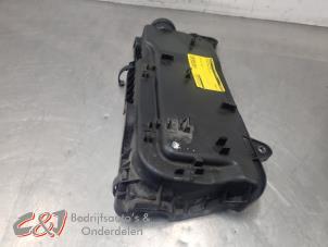 Abdeckblech Motor van een Nissan NV 400 2.3 dCi 170 16V 2017
