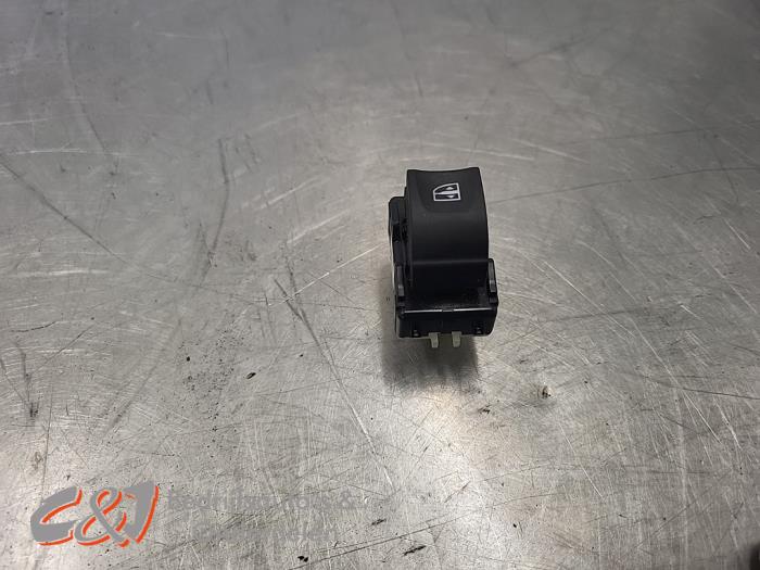 Usados Interruptor de ventanilla eléctrica Renault Master III (FV) 2.3 dCi 150 16V FWD Precio € 15,75 Norma de margen ofrecido por C&J Bedrijfsauto's & Onderdelen