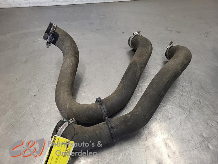Gebrauchte Intercooler Schlauch Peugeot Partner (EA//EF/EN/EU) 1.6 BlueHDI 75 Preis € 10,50 Margenregelung angeboten von C&J Bedrijfsauto's & Onderdelen