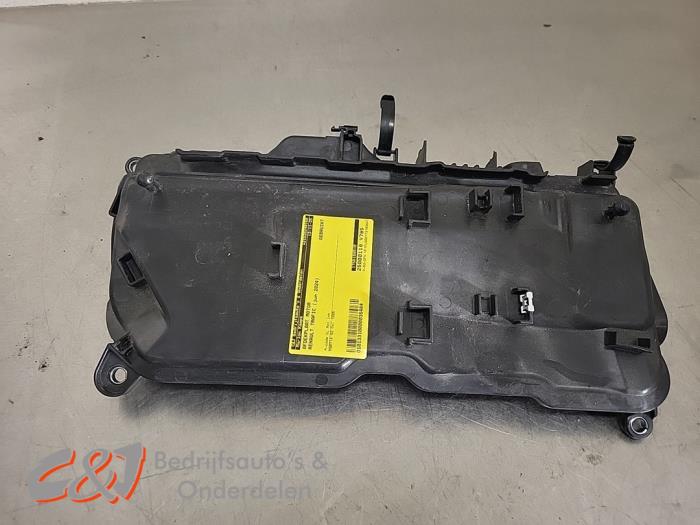 Gebrauchte Abdeckblech Motor Renault Trafic (1FL/2FL/3FL/4FL) 2.0 dCi 16V 150 Preis € 21,00 Margenregelung angeboten von C&J Bedrijfsauto's & Onderdelen