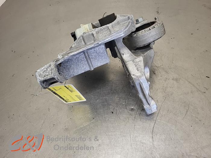 Used Engine mount Opel Vivaro 2.0 Diesel 145 Price € 47,25 Margin scheme offered by C&J Bedrijfsauto's & Onderdelen
