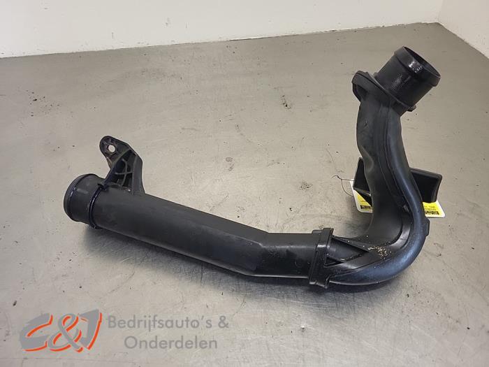 Intercooler Rohr van een Opel Vivaro 2.0 Diesel 145 2024