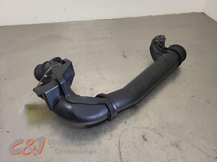 Begagnade Laddluftkylarrör Opel Vivaro 2.0 Diesel 145 Pris € 26,25 Marginaltabell erbjuds av C&J Bedrijfsauto's & Onderdelen