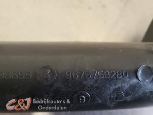 Intercooler Rohr van een Opel Vivaro 2.0 Diesel 145 2024