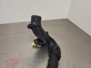 Intercooler Rohr van een Opel Vivaro 2.0 Diesel 145 2024