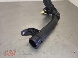 Intercooler Rohr van een Opel Vivaro 2.0 Diesel 145 2024