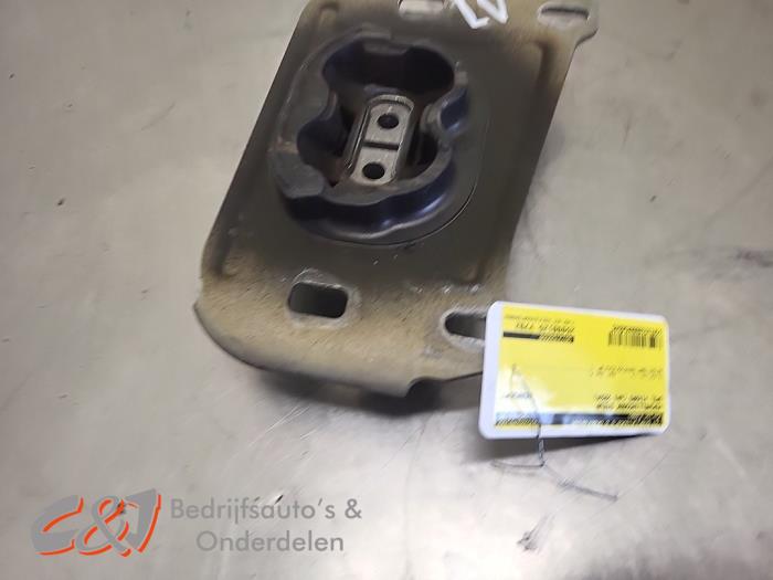 Usagé Support boîte de vitesses Opel Vivaro 2.0 Diesel 145 Prix € 15,75 Règlement à la marge proposé par C&J Bedrijfsauto's & Onderdelen