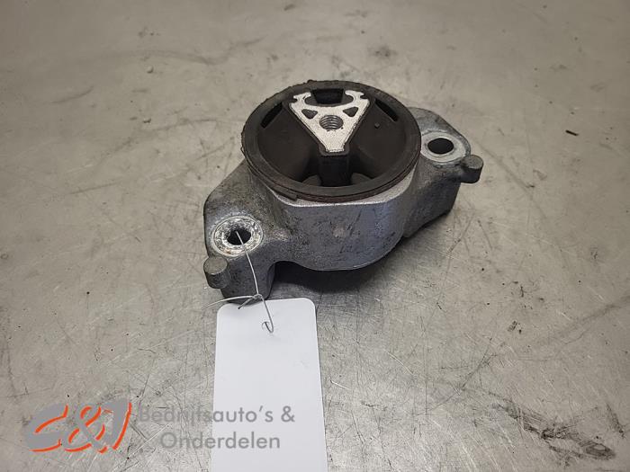 Usagé Support boîte de vitesses Opel Vivaro 2.0 Diesel 145 Prix € 15,75 Règlement à la marge proposé par C&J Bedrijfsauto's & Onderdelen