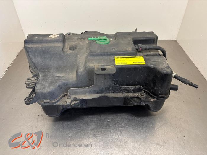 Gebrauchte Adblue Tank Nissan NV 300 2.0 dCi 16V 120 Preis € 210,00 Margenregelung angeboten von C&J Bedrijfsauto's & Onderdelen