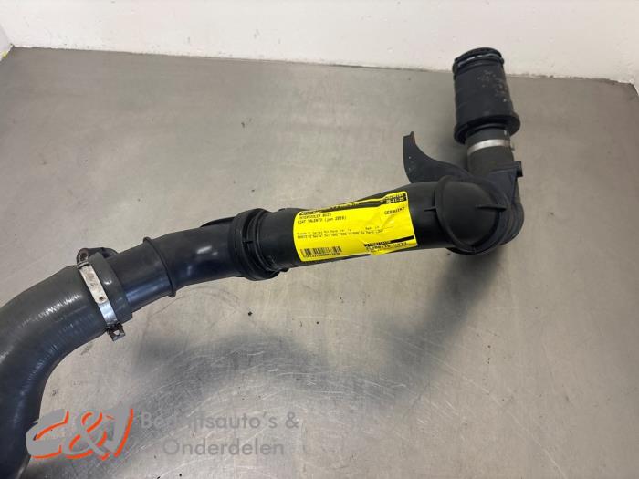 Intercooler Rohr van een Fiat Talento 1.6 MultiJet Biturbo 120 2018