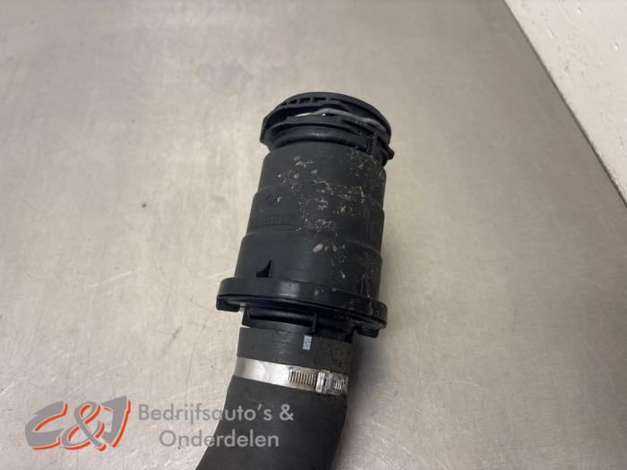 Intercooler Rohr van een Fiat Talento 1.6 MultiJet Biturbo 120 2018