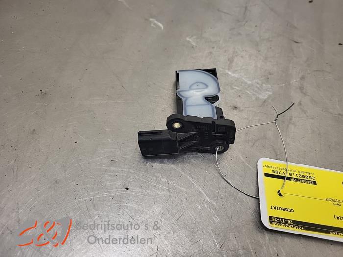 Gebrauchte Luftmassenmesser Renault Trafic (1FL/2FL/3FL/4FL) 2.0 dCi 16V 150 Preis € 21,00 Margenregelung angeboten von C&J Bedrijfsauto's & Onderdelen
