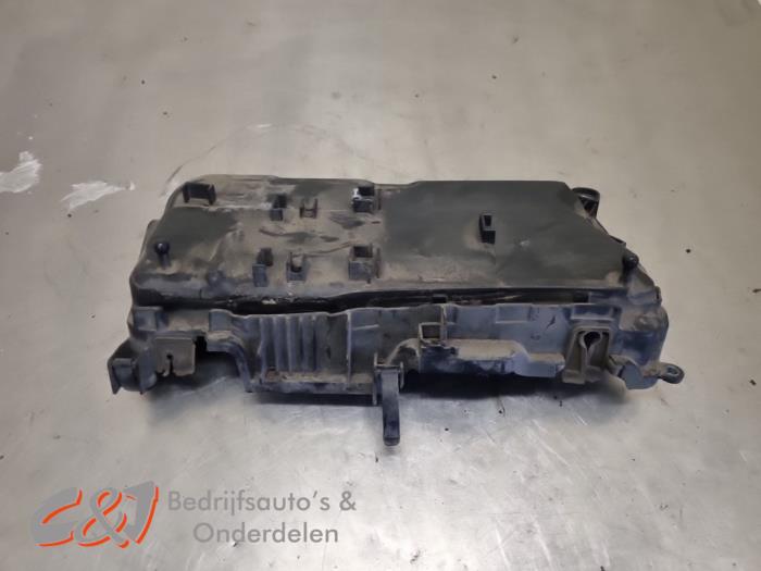 Used Engine cover Nissan NV 300 2.0 dCi 16V 120 Price € 21,00 Margin scheme offered by C&J Bedrijfsauto's & Onderdelen