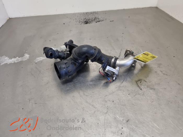 Gebrauchte Intercooler Rohr Nissan NV 300 2.0 dCi 16V 120 Preis € 31,50 Margenregelung angeboten von C&J Bedrijfsauto's & Onderdelen