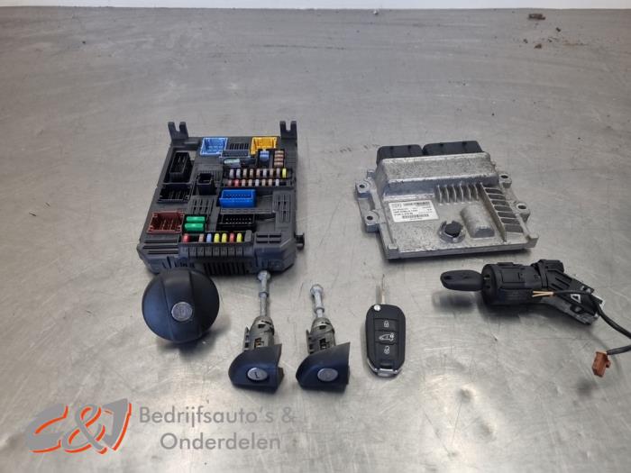 Used Ignition lock + computer Peugeot Expert (V1/VA/VB/VE/VF/VT/VY) 2.0 Blue HDi 120 16V Price € 262,50 Margin scheme offered by C&J Bedrijfsauto's & Onderdelen