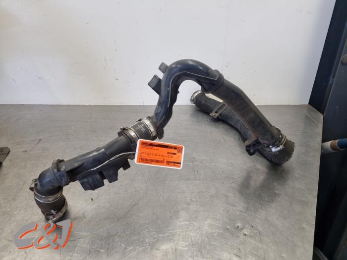 Gebrauchte Intercooler Rohr Toyota ProAce 2.0 D-4D 122 16V Worker Preis € 36,75 Margenregelung angeboten von C&J Bedrijfsauto's & Onderdelen