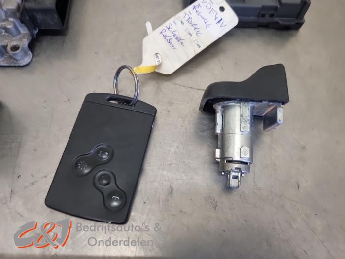 Engine management computer from a Renault Trafic (1FL/2FL/3FL/4FL) 1.6 dCi 145 Twin Turbo 2019