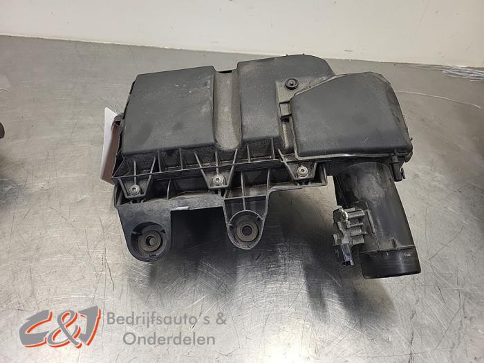 Begagnade Luftfilterhus Peugeot Partner (EA//EF/EN/EU) 1.5 BlueHDi 130 Pris € 26,25 Marginaltabell erbjuds av C&J Bedrijfsauto's & Onderdelen