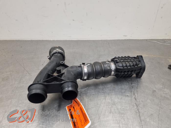 Gebrauchte Intercooler Schlauch Peugeot Partner (EA//EF/EN/EU) 1.5 BlueHDi 130 Preis € 26,25 Margenregelung angeboten von C&J Bedrijfsauto's & Onderdelen