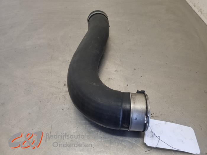 Gebrauchte Intercooler Schlauch Renault Master III (FV) 2.3 dCi 125 16V FWD Preis € 15,75 Margenregelung angeboten von C&J Bedrijfsauto's & Onderdelen