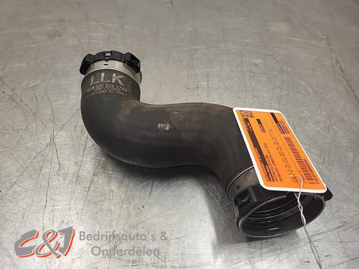Gebrauchte Intercooler Schlauch Mercedes Sprinter 3,5t (906.63) 313 CDI 16V Preis € 15,75 Margenregelung angeboten von C&J Bedrijfsauto's & Onderdelen