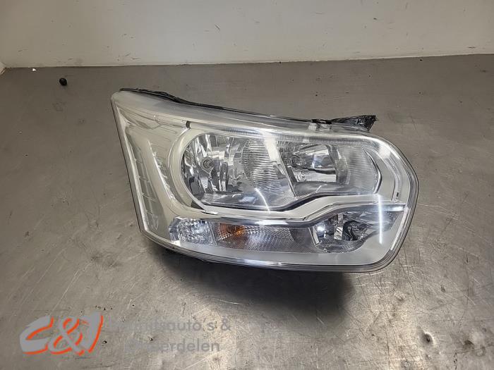 Używane Reflektor prawy Ford Transit 2.2 TDCi 16V Cena € 246,75 Procedura marży oferowane przez C&J Bedrijfsauto's & Onderdelen