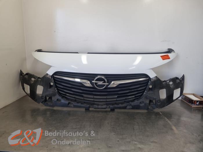 Używane Grill Opel Combo Cargo 1.5 CDTI 130 Cena € 420,00 Procedura marży oferowane przez C&J Bedrijfsauto's & Onderdelen