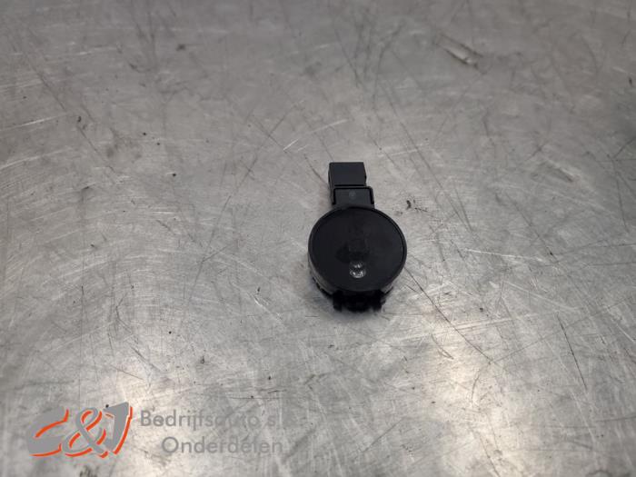 Usados Sensor de lluvia Opel Combo Cargo 1.5 CDTI 130 Precio € 10,50 Norma de margen ofrecido por C&J Bedrijfsauto's & Onderdelen