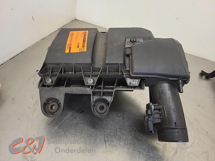Begagnade Luftfilter Opel Combo Cargo 1.5 CDTI 130 Pris € 42,00 Marginaltabell erbjuds av C&J Bedrijfsauto's & Onderdelen