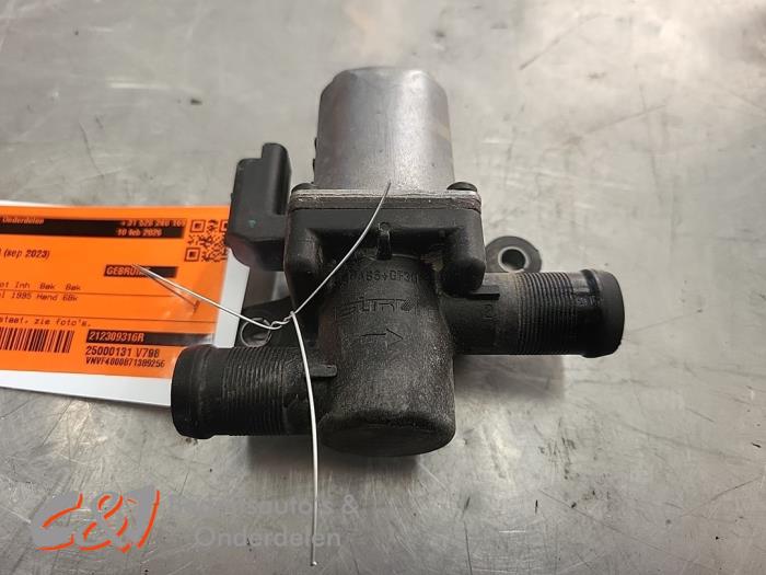 Begagnade Vattenpump Nissan Primastar 2.0 dCi 130 Pris € 26,25 Marginaltabell erbjuds av C&J Bedrijfsauto's & Onderdelen