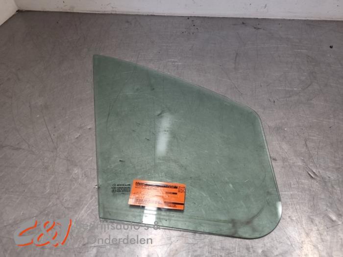 Usados Ventanilla triangular derecha delante Nissan Primastar 2.0 dCi 130 Precio € 47,25 Norma de margen ofrecido por C&J Bedrijfsauto's & Onderdelen