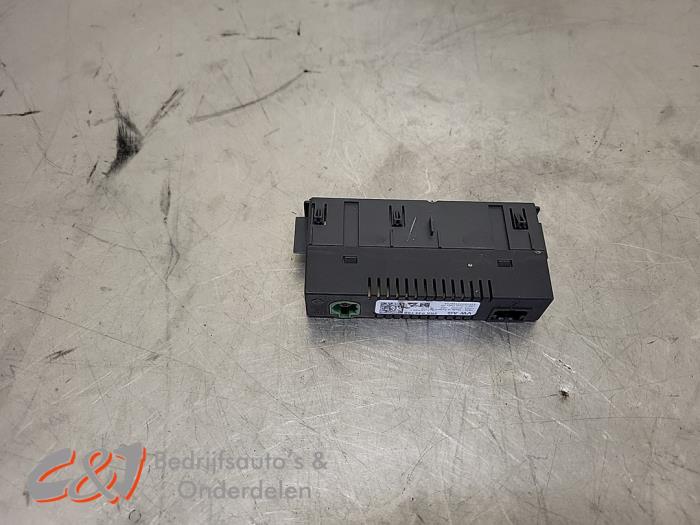 Używane Modul USB Volkswagen Caddy Cargo V (SBA/SBH) 2.0 TDI BlueMotionTechnology Cena € 18,90 Procedura marży oferowane przez C&J Bedrijfsauto's & Onderdelen