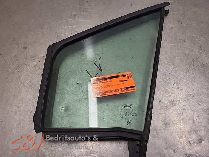 Usados Ventanilla triangular izquierda delante Ford Transit Connect (PJ2) 1.5 EcoBlue Precio € 68,25 Norma de margen ofrecido por C&J Bedrijfsauto's & Onderdelen