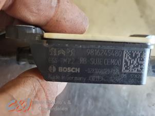 NOx-sensor från en Opel Vivaro 2.0 Diesel 145 2022