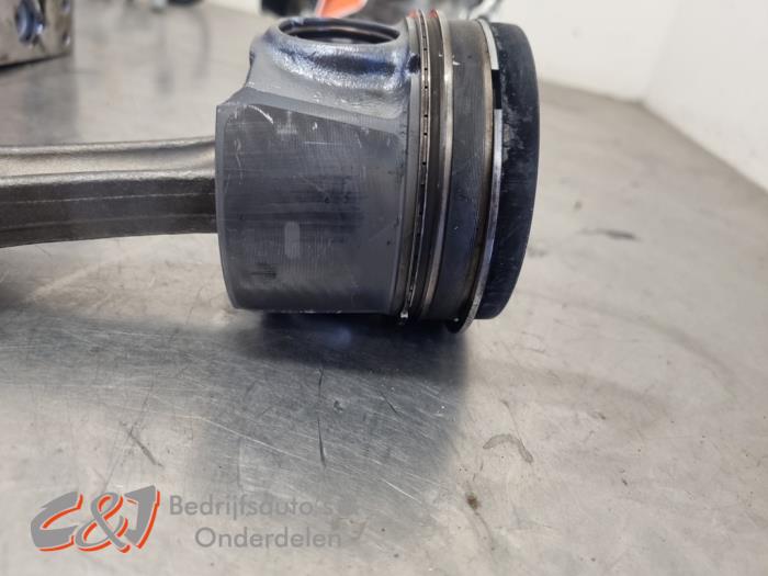 Kolben van een Toyota ProAce 2.0 D-4D 140 16V 2024